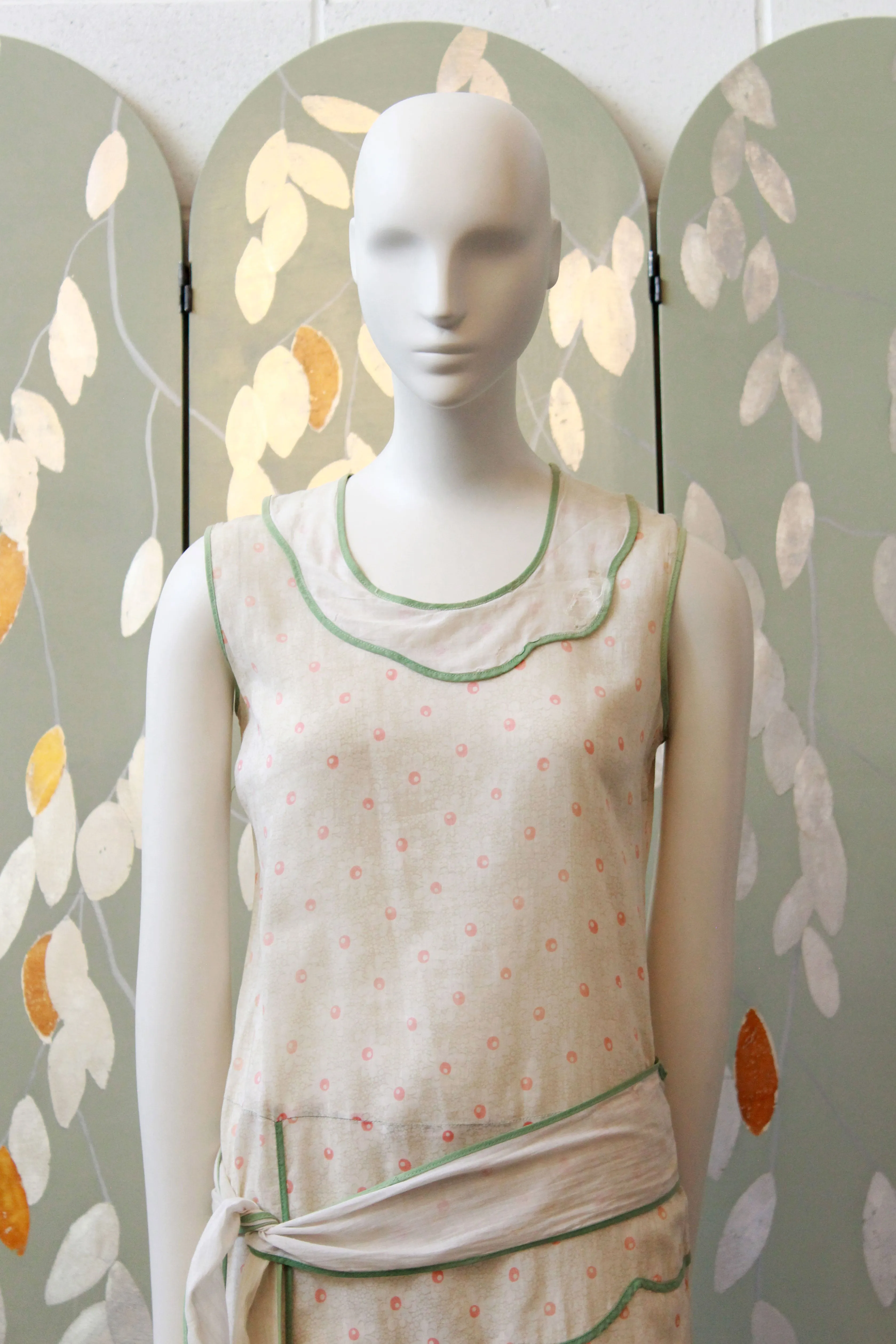 1920s Green Floral Day Dress XS, Flapper Summer Dress, Daytime Summer Dress with Fabric Belt, Wounded Bird