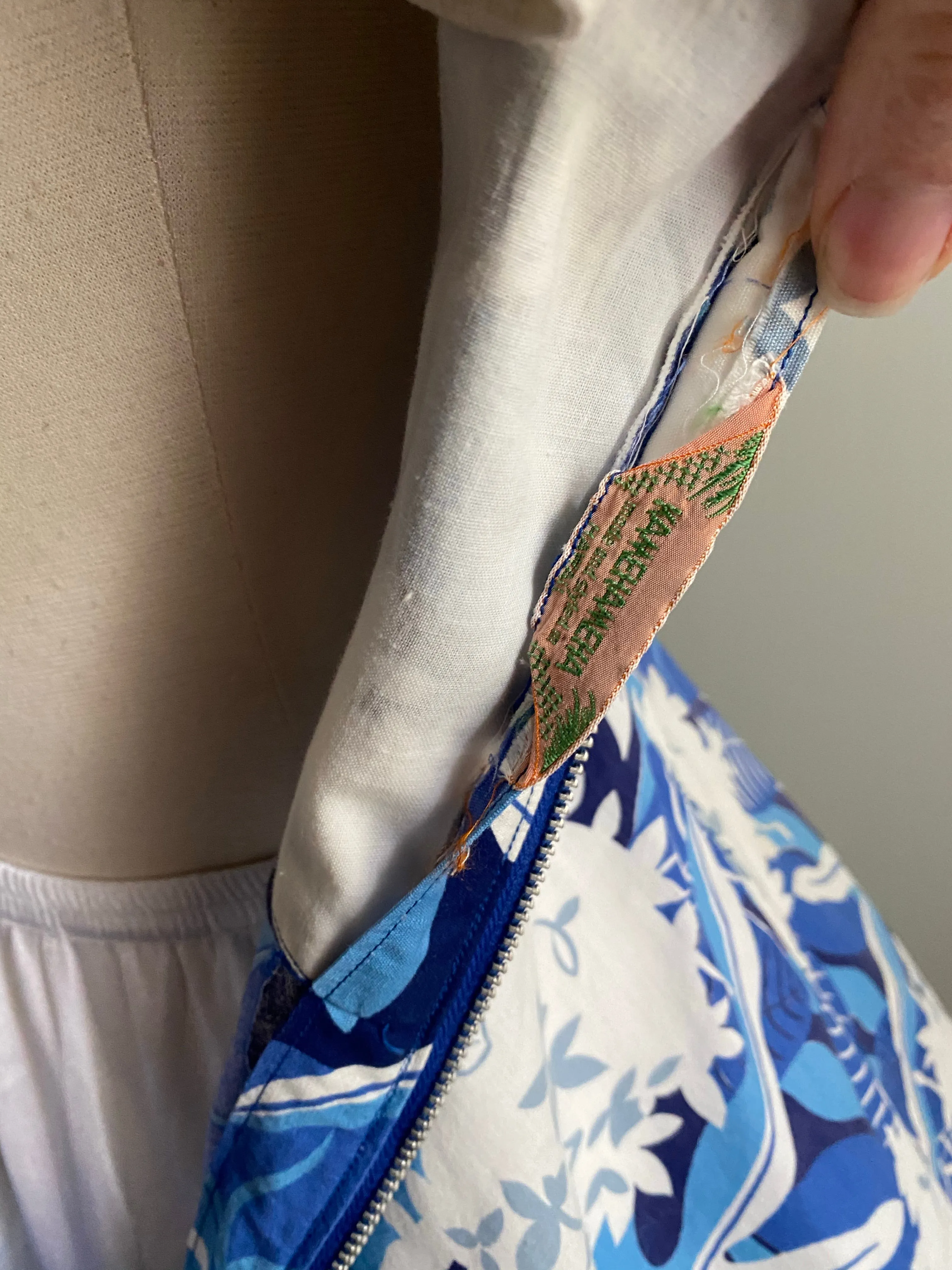 1940's KAMEHAMEHA Cotton Hawaiian Dress With Full Skirt and Cute Pocket / Waist 25