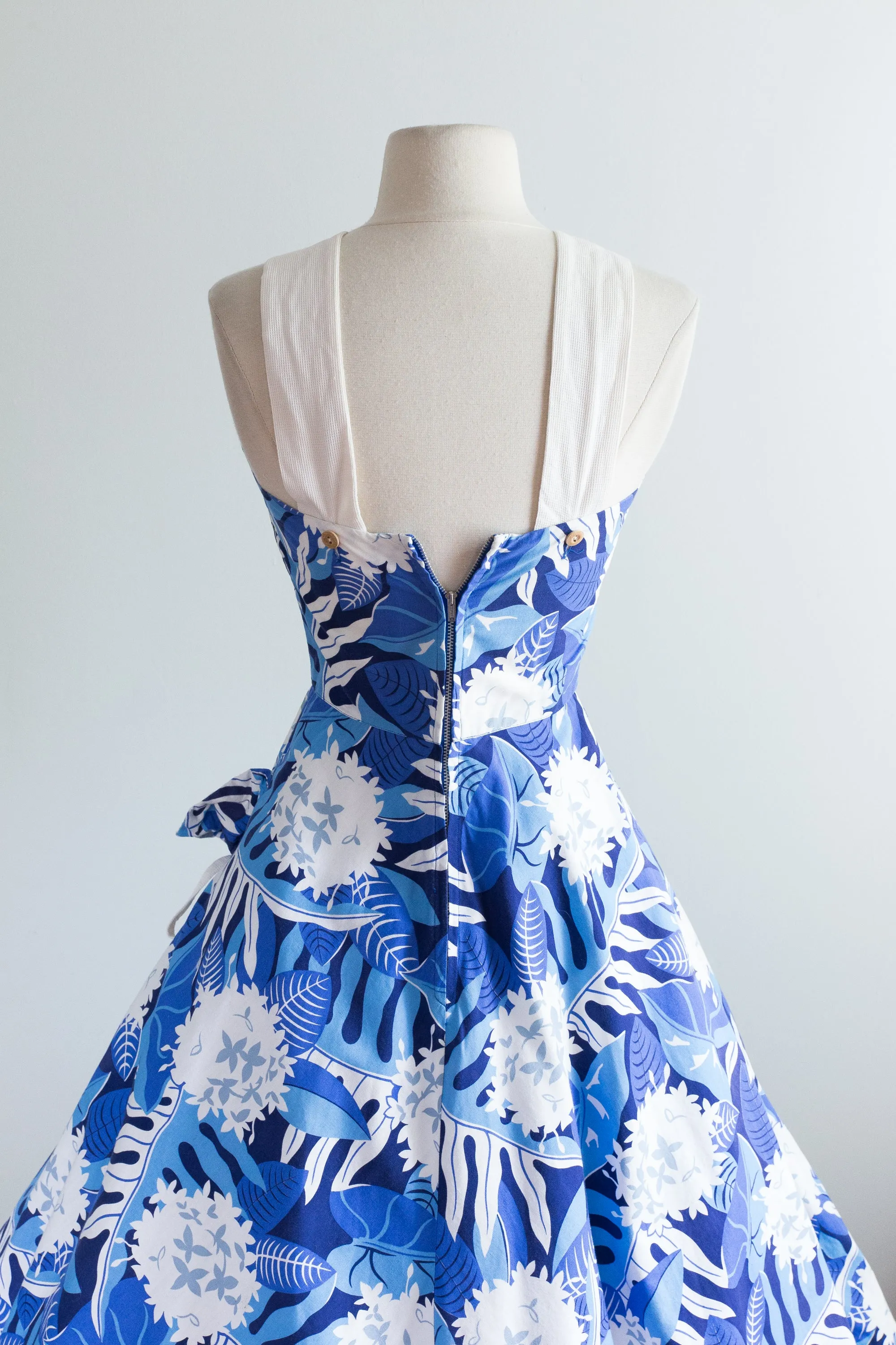 1940's KAMEHAMEHA Cotton Hawaiian Dress With Full Skirt and Cute Pocket / Waist 25