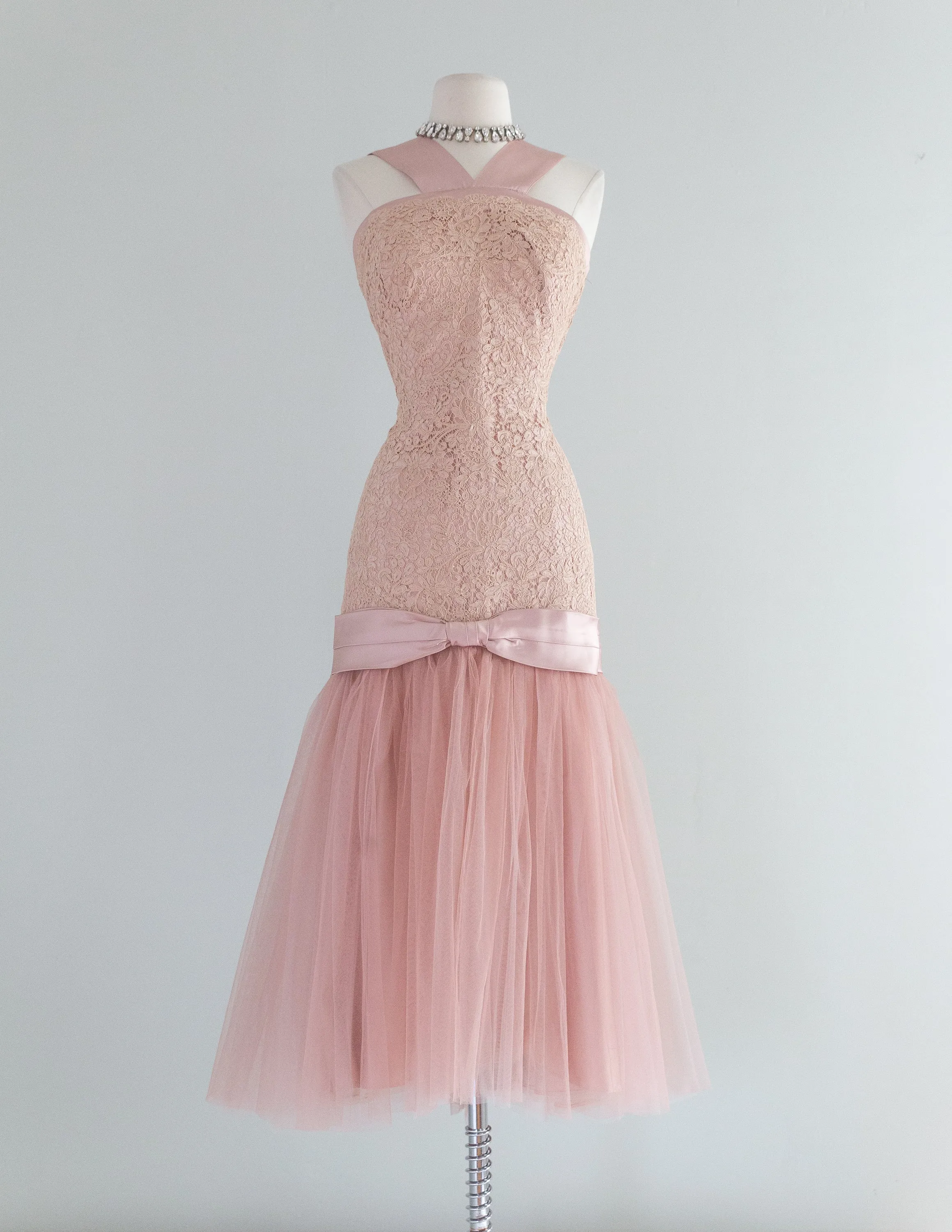 1950's Dusty Rose Glamour Cocktail Dress In Alencon Lace And Tulle / Waist 27