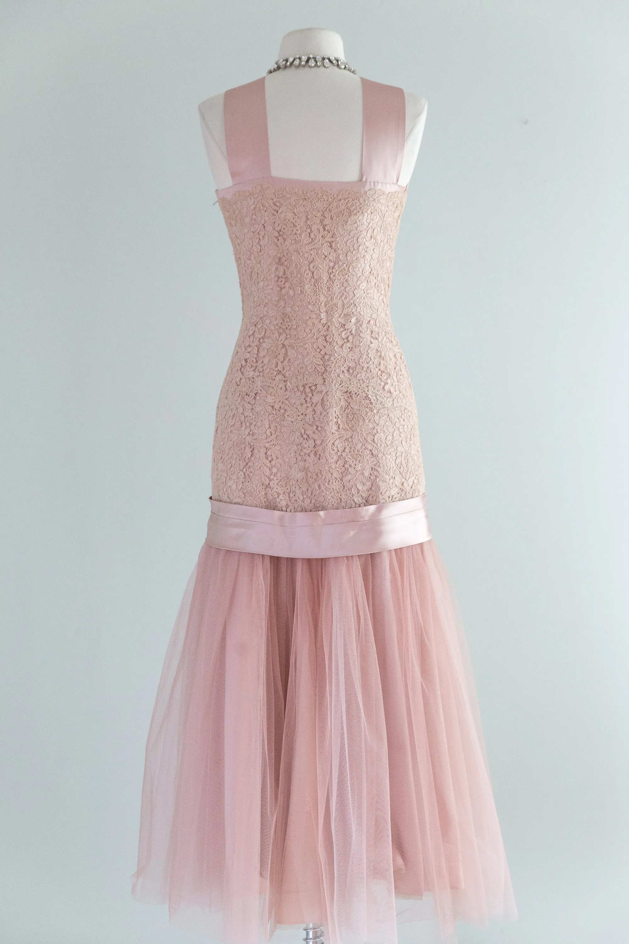 1950's Dusty Rose Glamour Cocktail Dress In Alencon Lace And Tulle / Waist 27