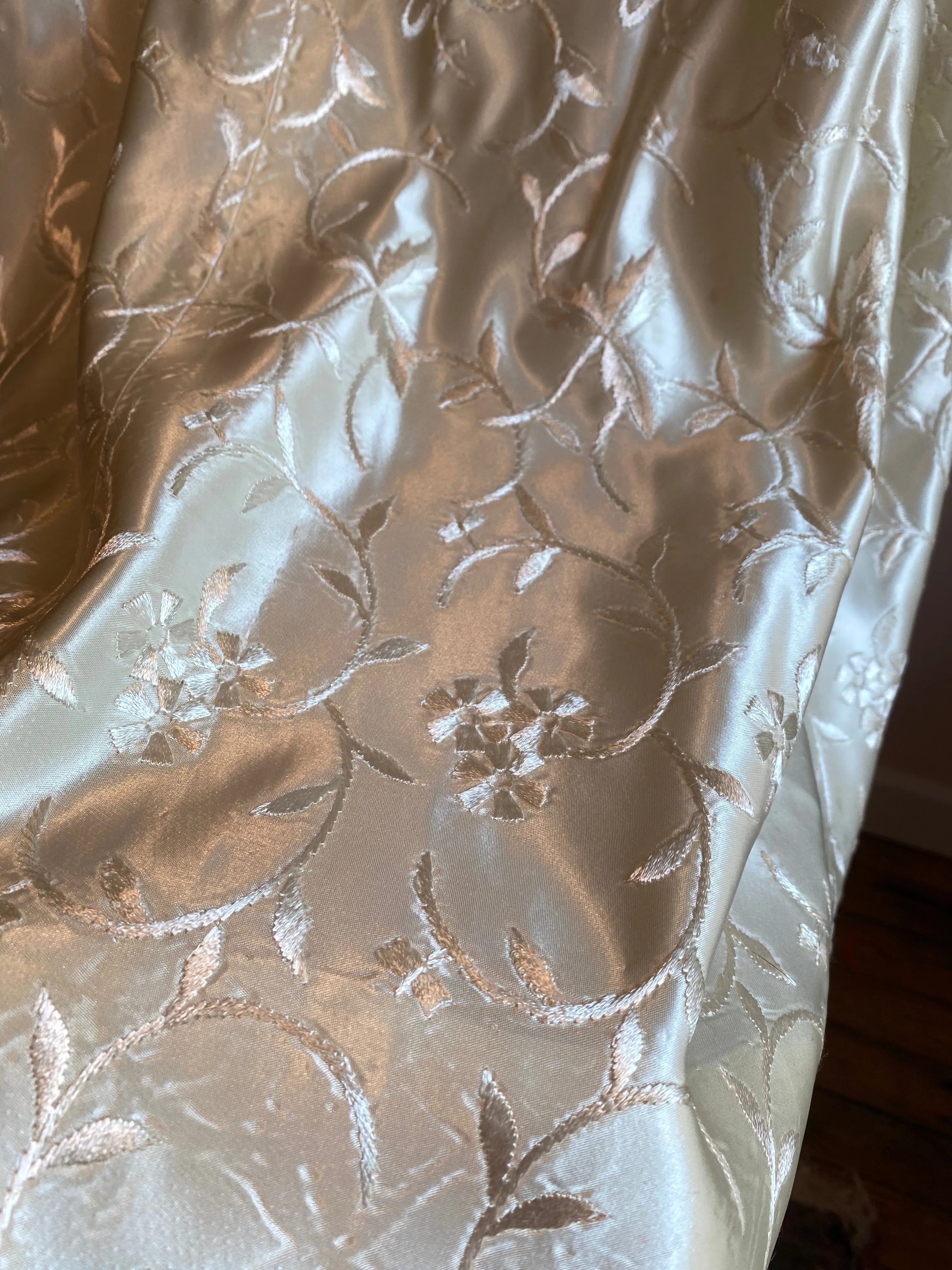 1950's Embroidered Slipper Satin Princess Wedding Dress / Small