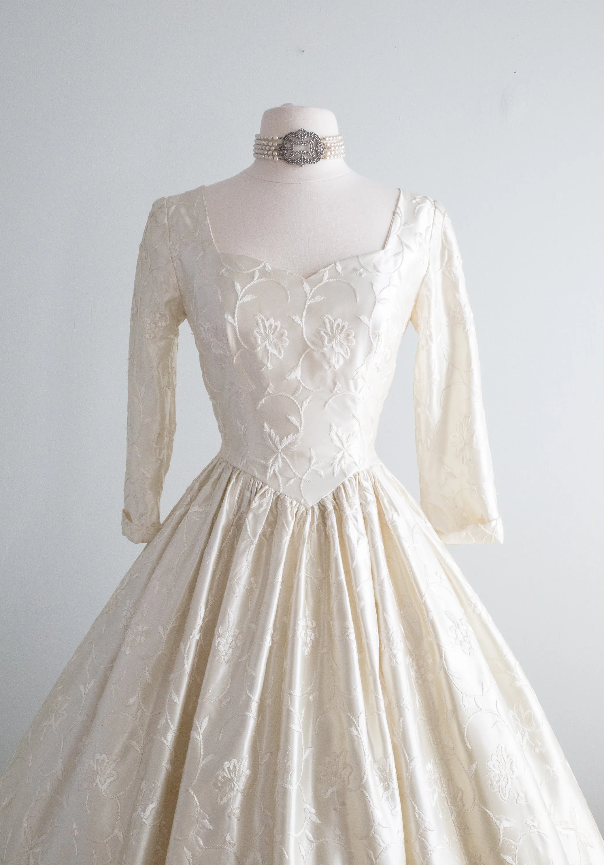 1950's Embroidered Slipper Satin Princess Wedding Dress / Small