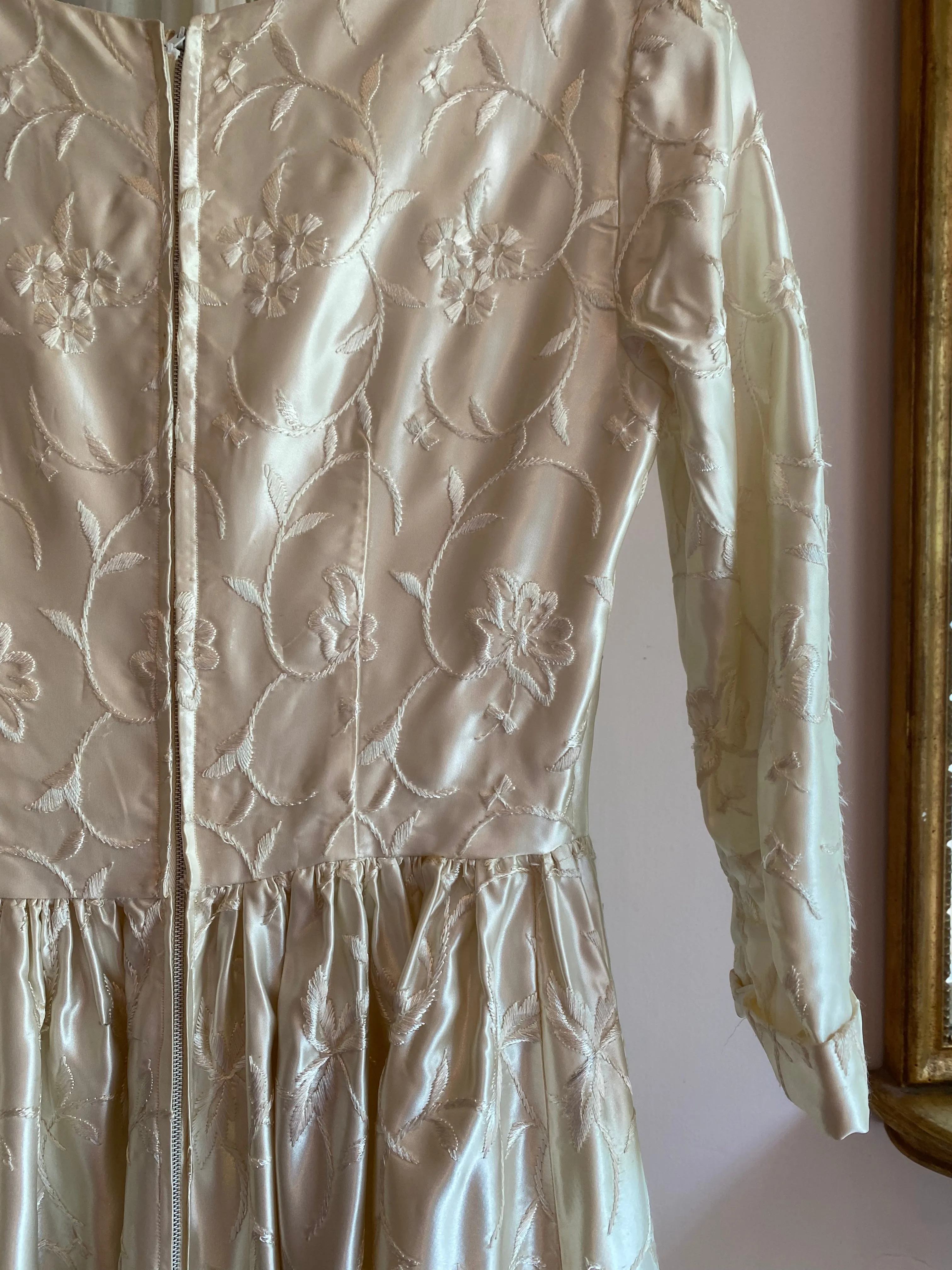 1950's Embroidered Slipper Satin Princess Wedding Dress / Small