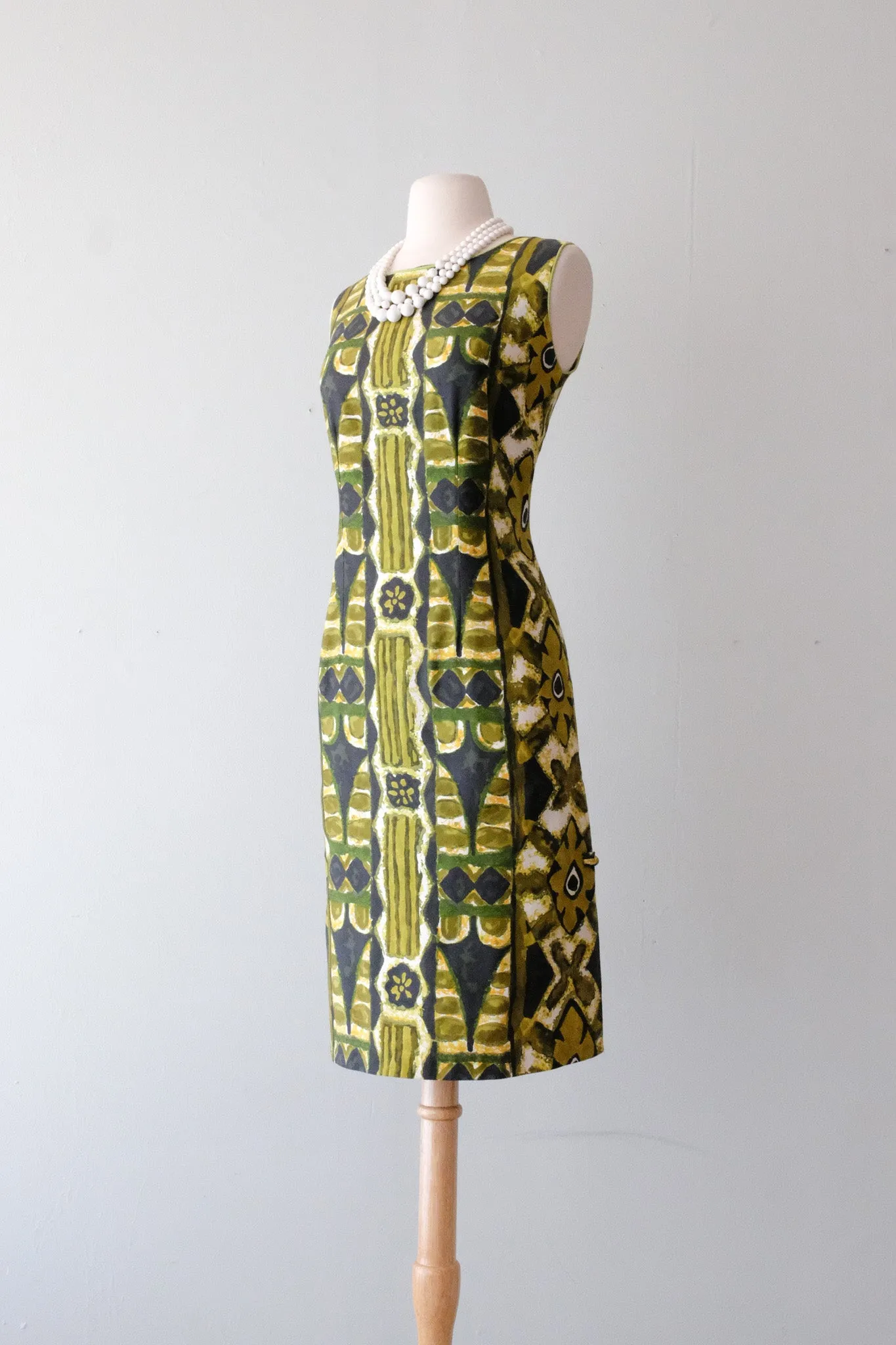 Adorable 1960's Olive & Moss Green Hawaiian Dress/ Sz M