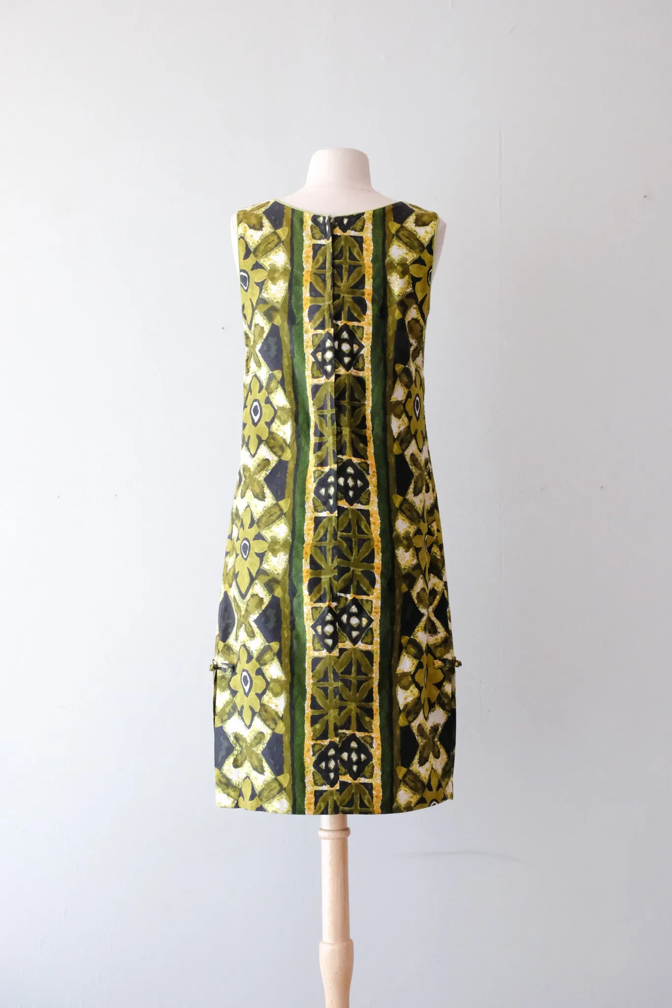 Adorable 1960's Olive & Moss Green Hawaiian Dress/ Sz M