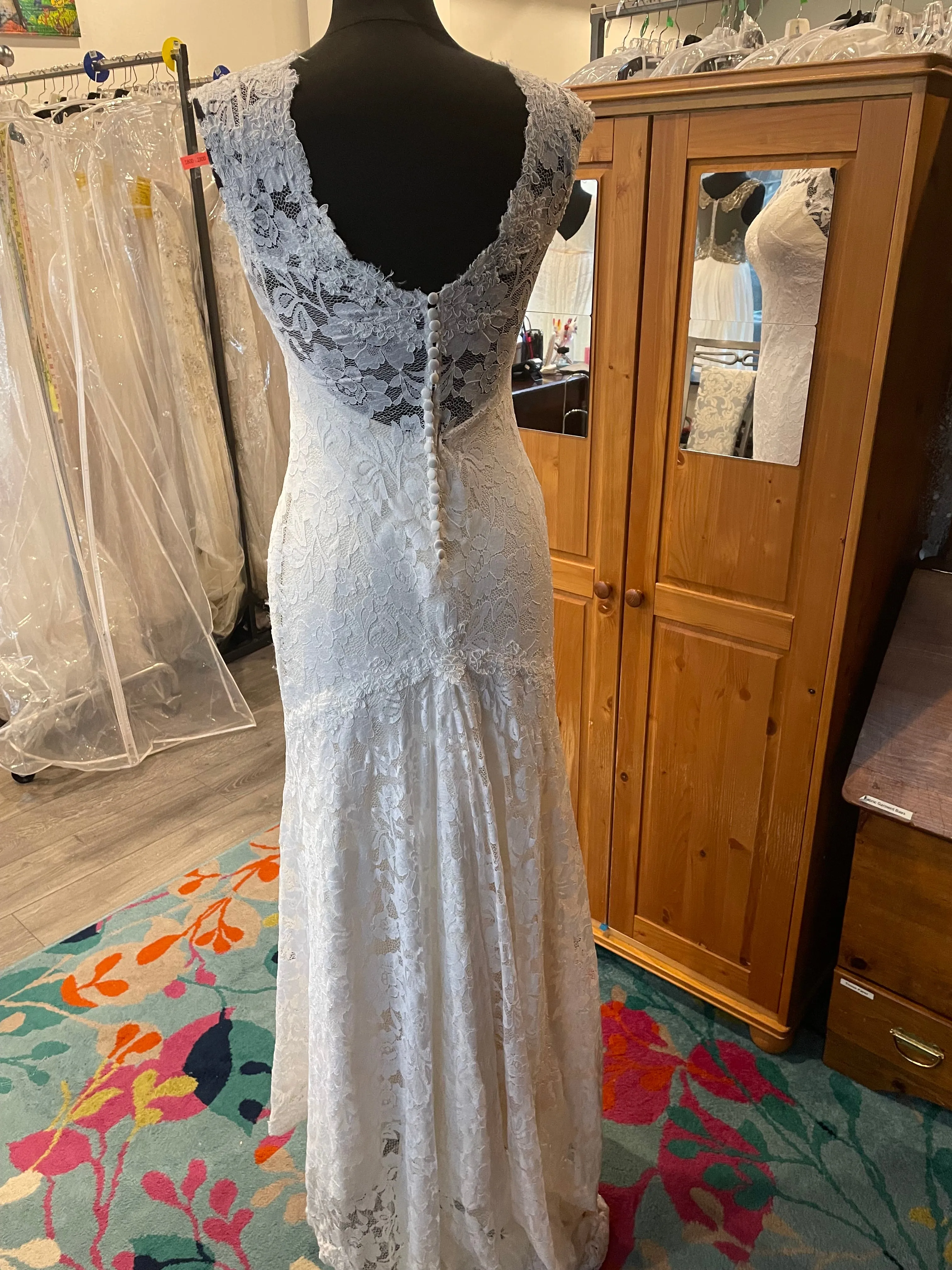 Dress 5713: Essence of Australia lace sheath Waist 26