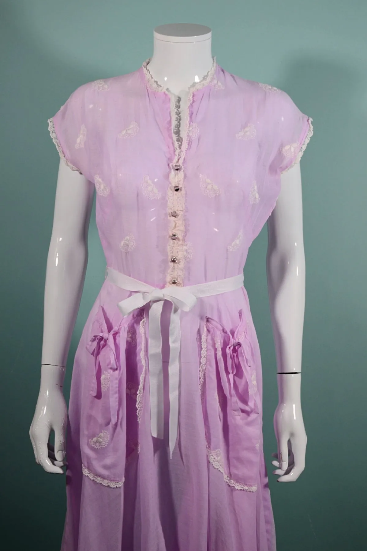 Vintage 40s Doris Dobson Embroidered Orchid Dress   Glass Buttons, Pockets, XS/S