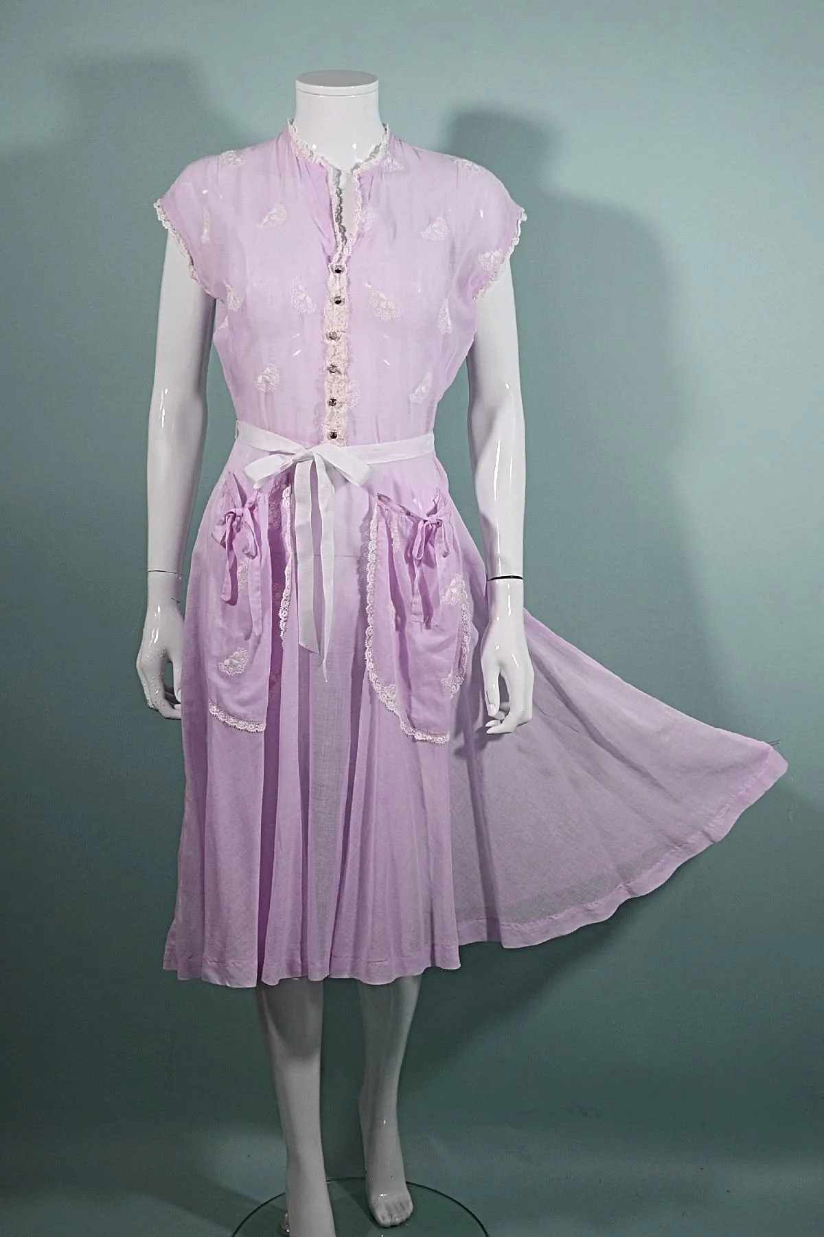 Vintage 40s Doris Dobson Embroidered Orchid Dress   Glass Buttons, Pockets, XS/S