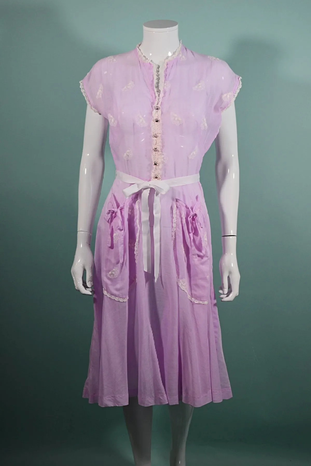 Vintage 40s Doris Dobson Embroidered Orchid Dress   Glass Buttons, Pockets, XS/S