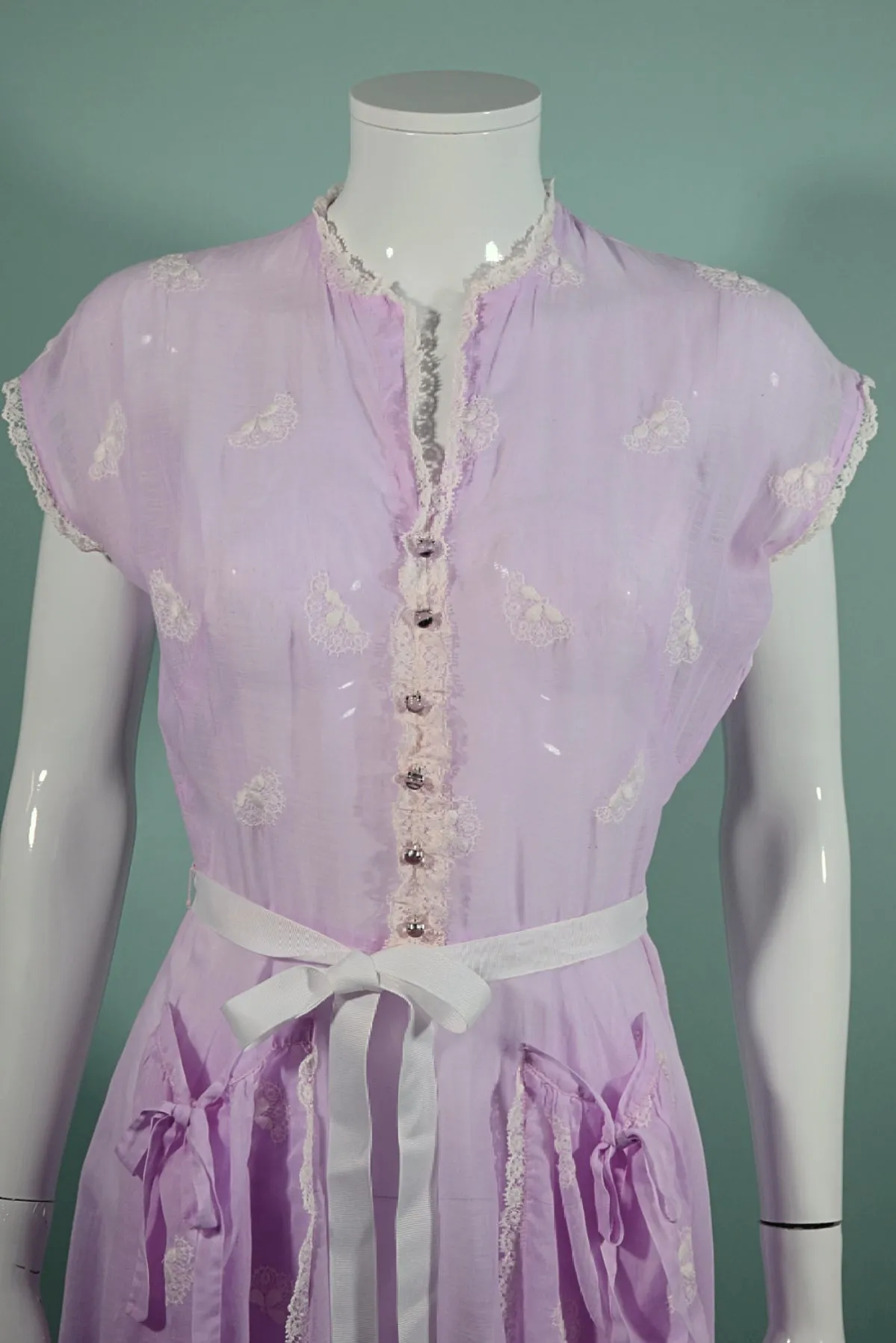 Vintage 40s Doris Dobson Embroidered Orchid Dress   Glass Buttons, Pockets, XS/S