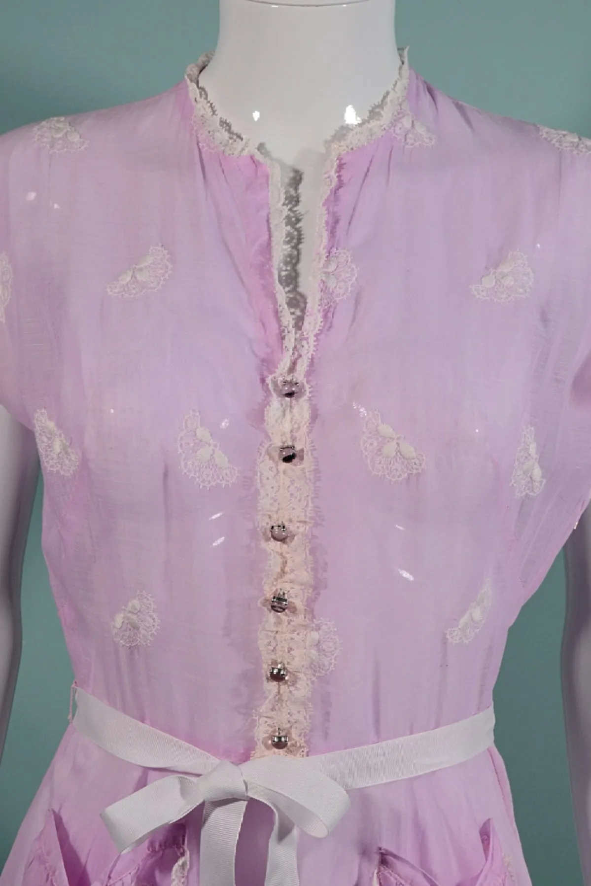 Vintage 40s Doris Dobson Embroidered Orchid Dress   Glass Buttons, Pockets, XS/S