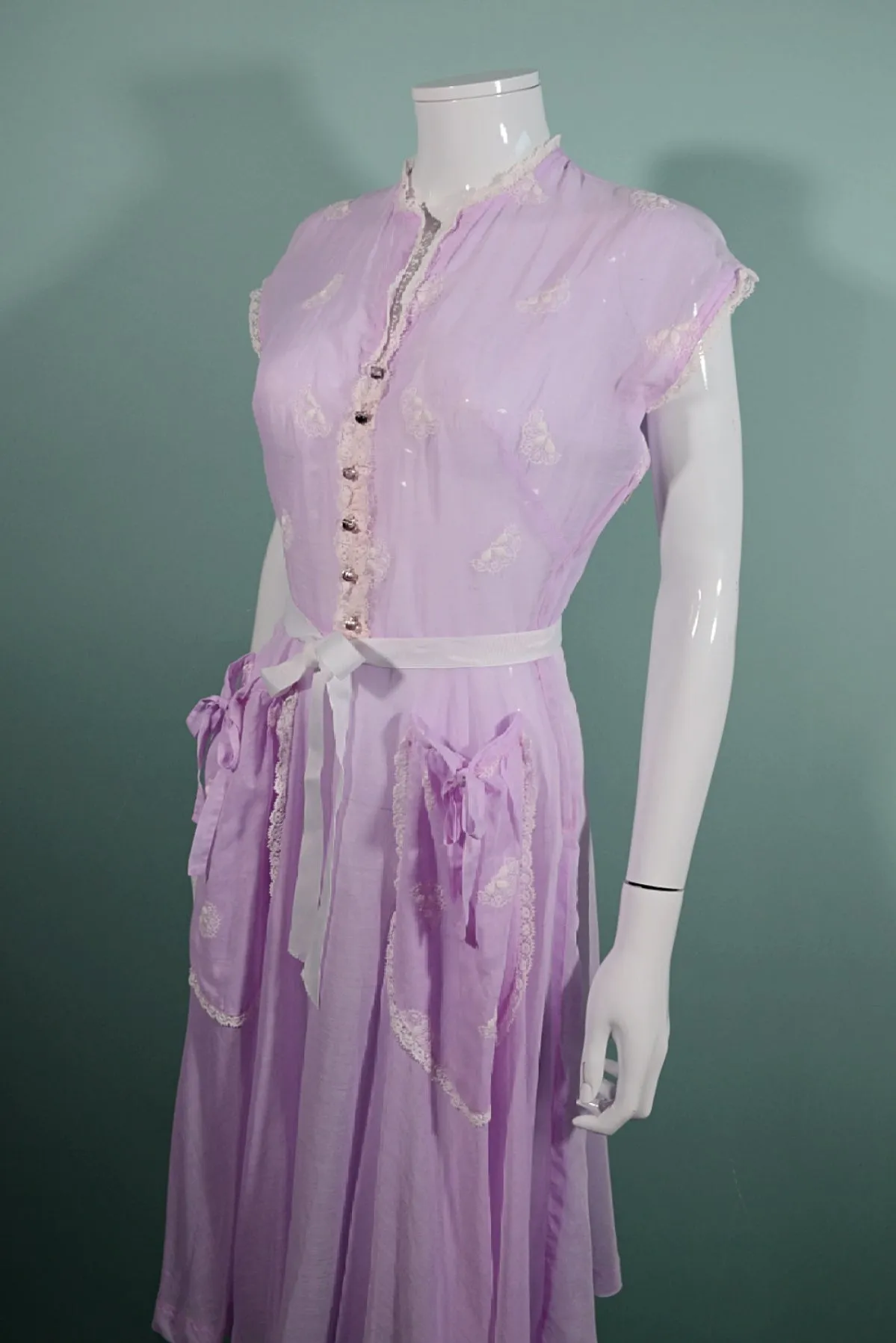 Vintage 40s Doris Dobson Embroidered Orchid Dress   Glass Buttons, Pockets, XS/S